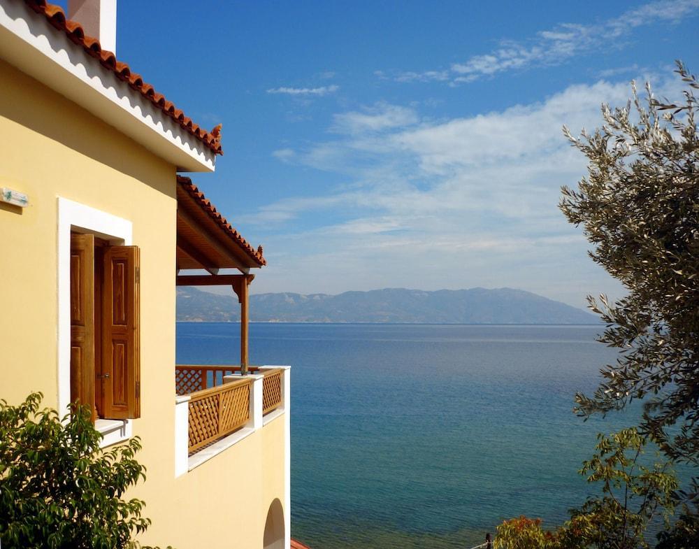 Nereides Seaside Apartments Marathokampos Exterior photo