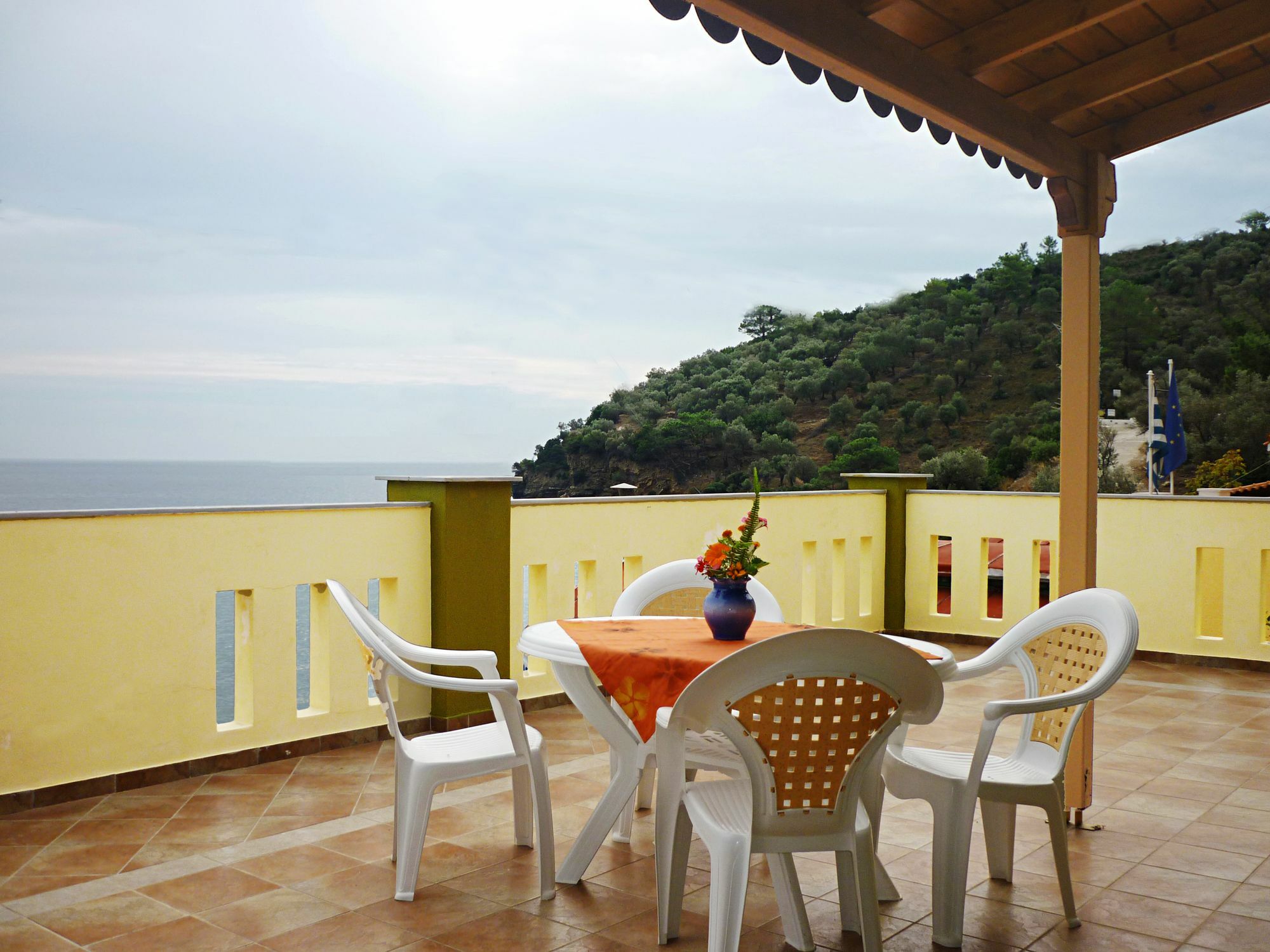 Nereides Seaside Apartments Marathokampos Exterior photo
