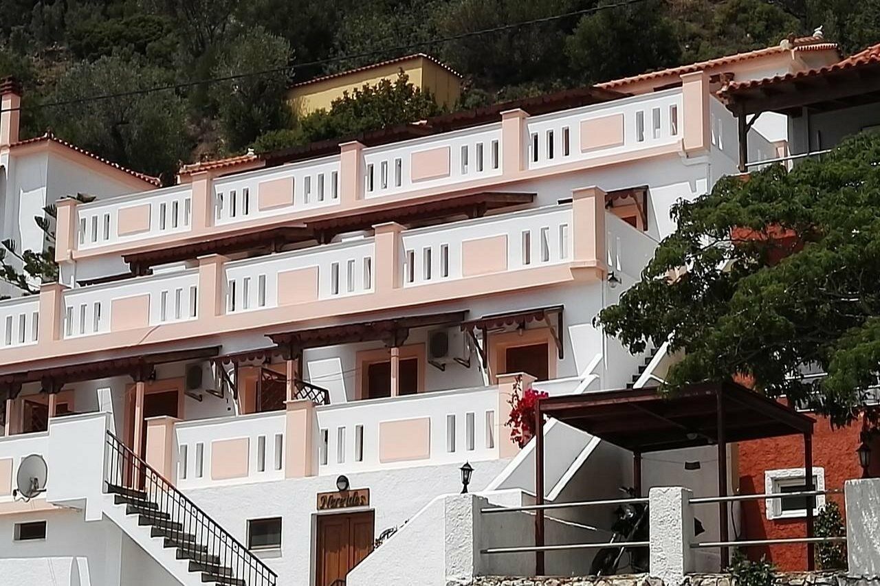 Nereides Seaside Apartments Marathokampos Exterior photo